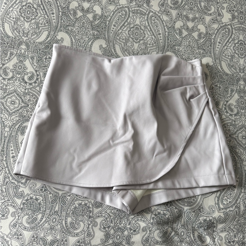 NWT Forever 21 Fauz Leather Wrap Skort in Lavender  | Large